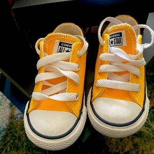 Infant converse yellow. Worn 3times. Comes with box.